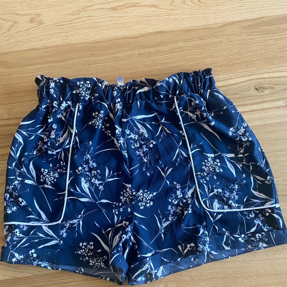Leith Women Blue Shorts L